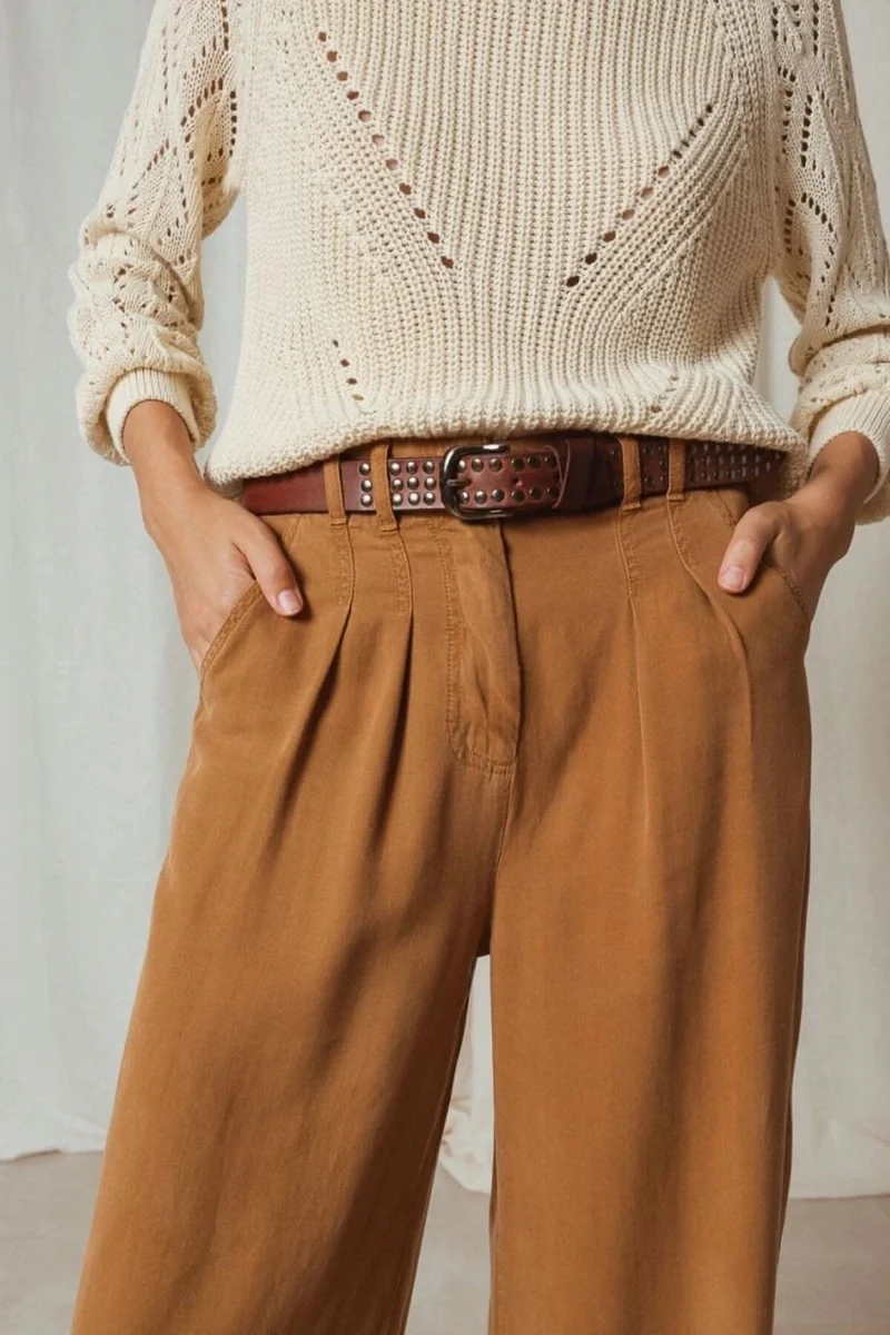 Ceinture en cuir clouté
