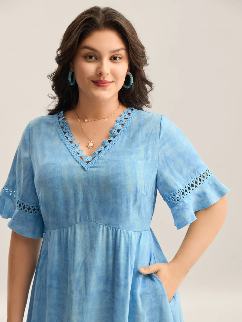 Color Blend Lace Trim Pockets Midi Dress