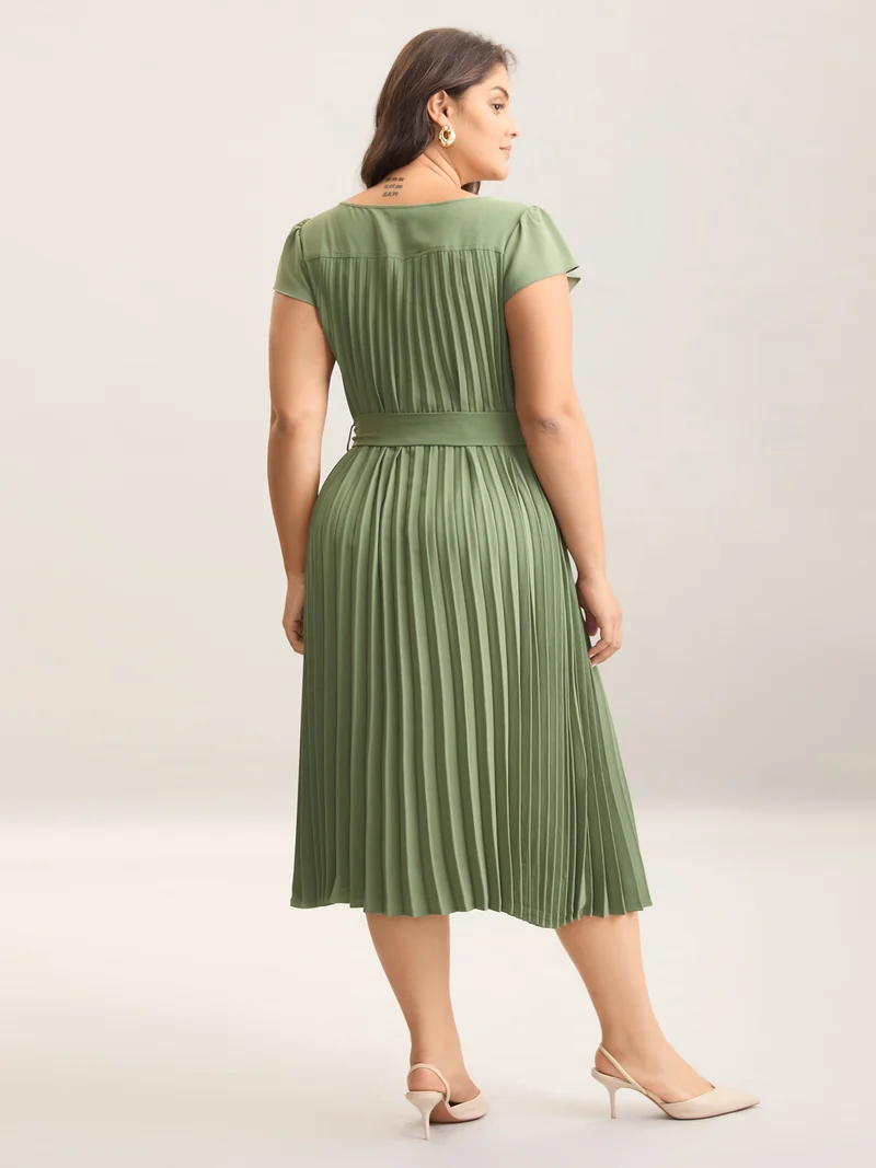Plicated Detail Belted Pockets Maxi Dress