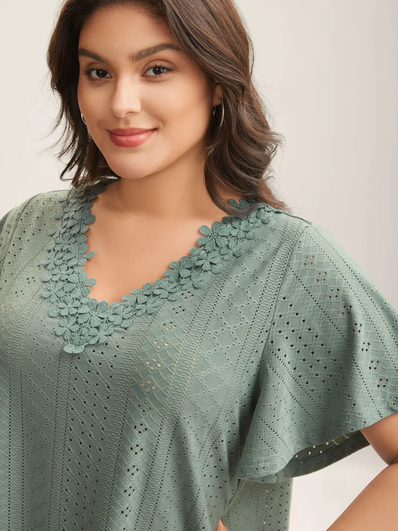Textured Eyelet Stretchy V-Neck T-Shirt