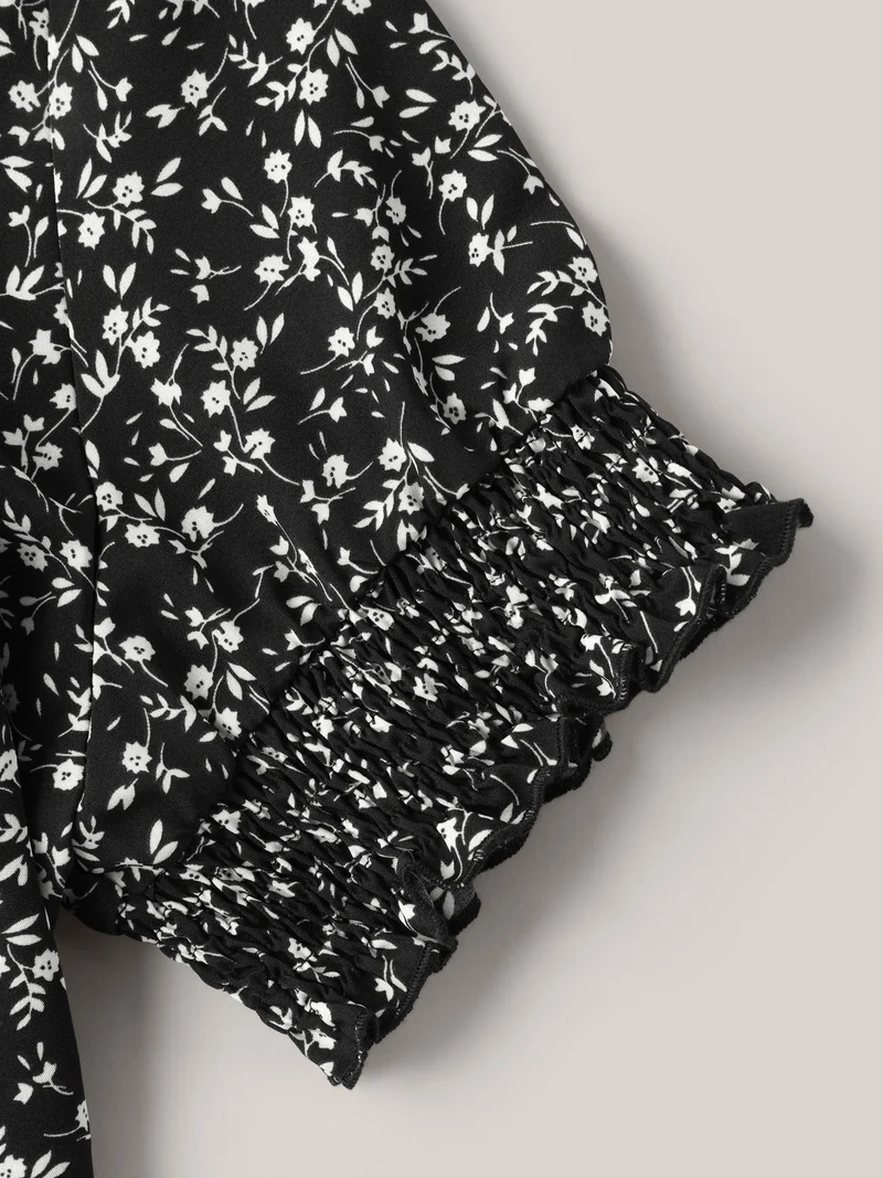 Ditsy Floral Print Curvy Hem Blouse