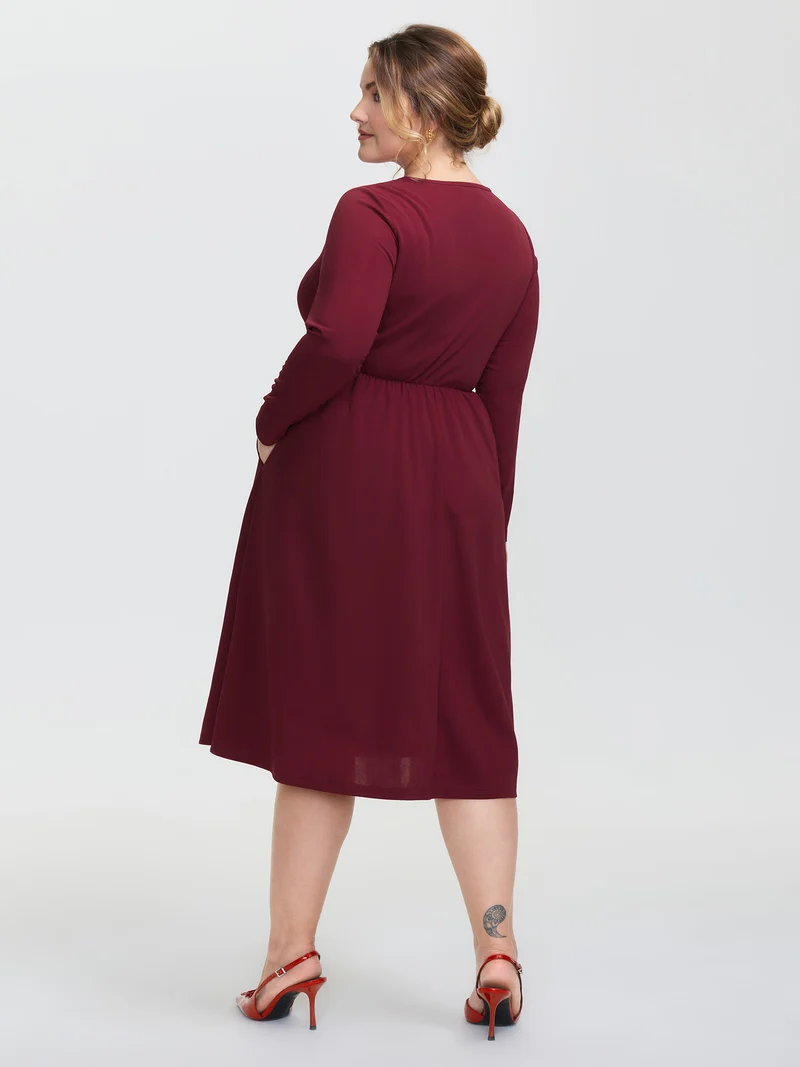 Bowknot Detail Pockets Knit Midi Dress
