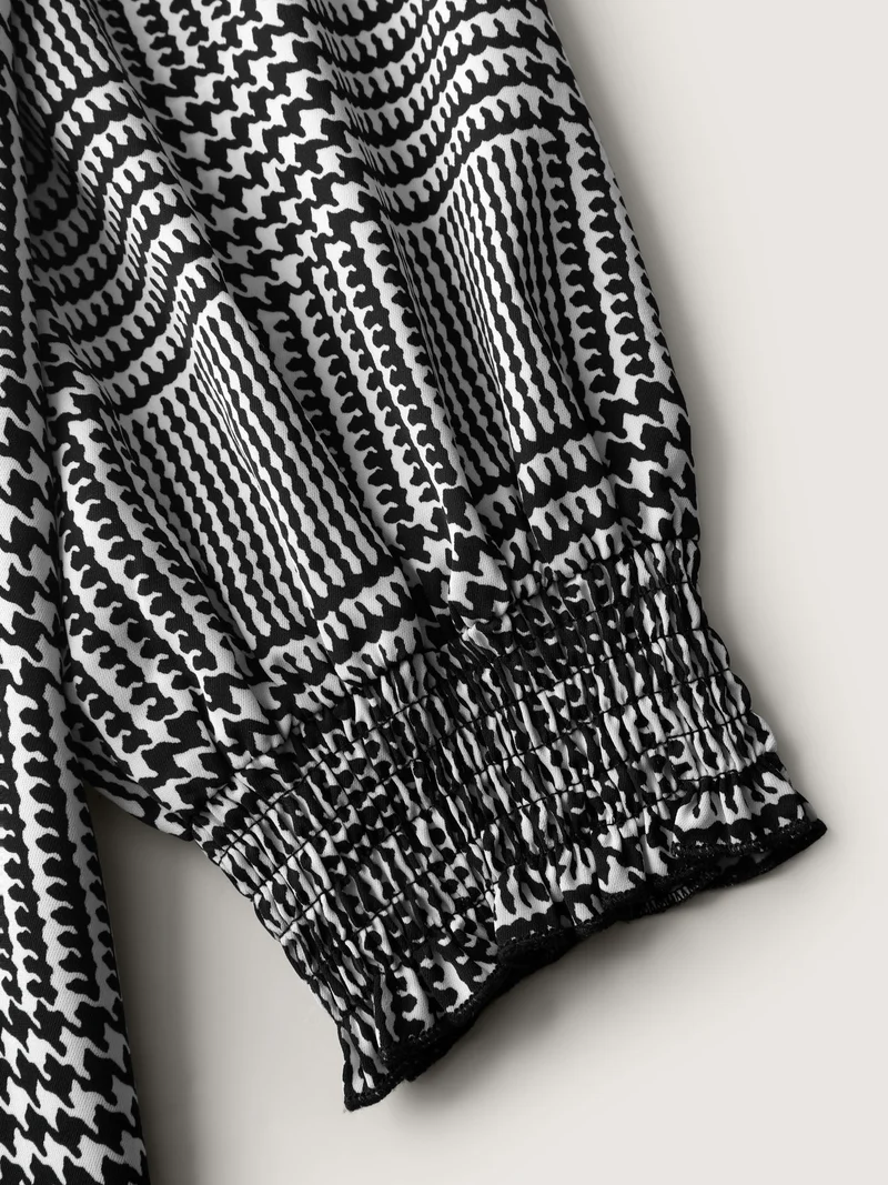 Houndstooth Pattern Ruffled Collar Blouse