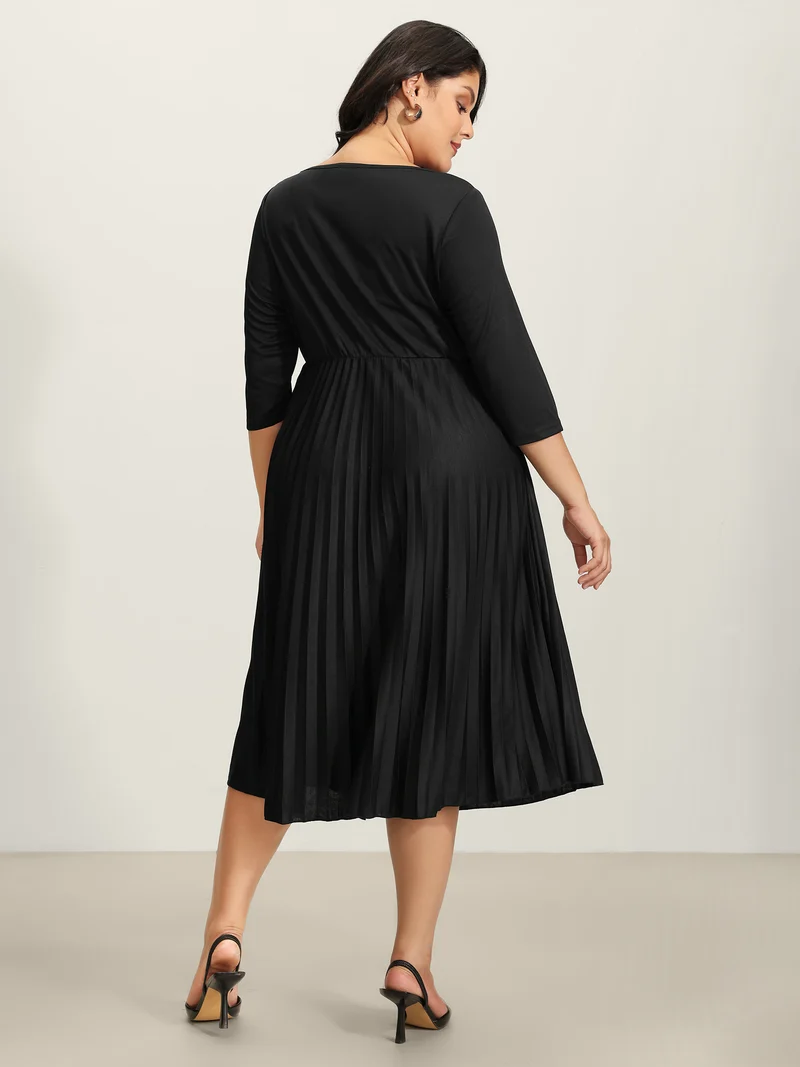 Neck Cut-Out Pleated Stretchy Midi Dress