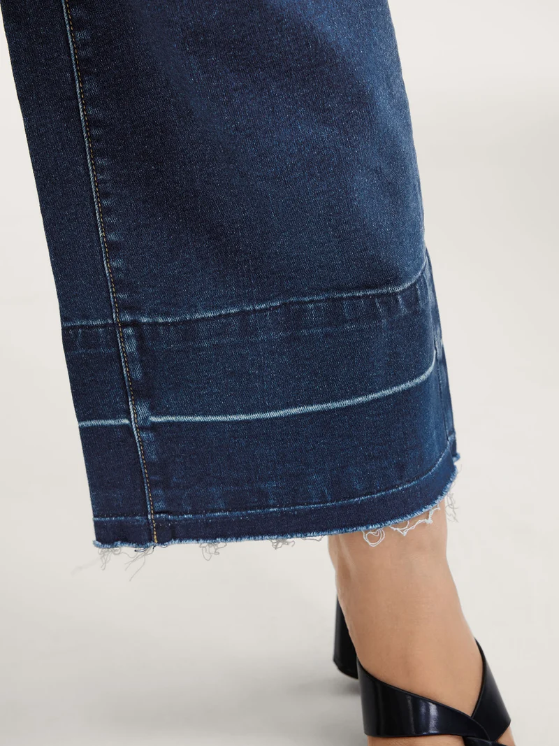 Stretch Frayed Hem Straight-Leg Jeans