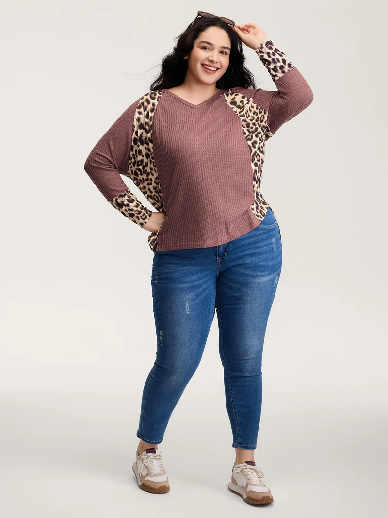Leopard Contrast Textured V-Neck T-Shirt