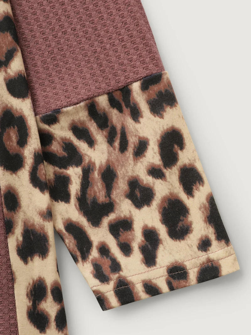 Leopard Contrast Textured V-Neck T-Shirt