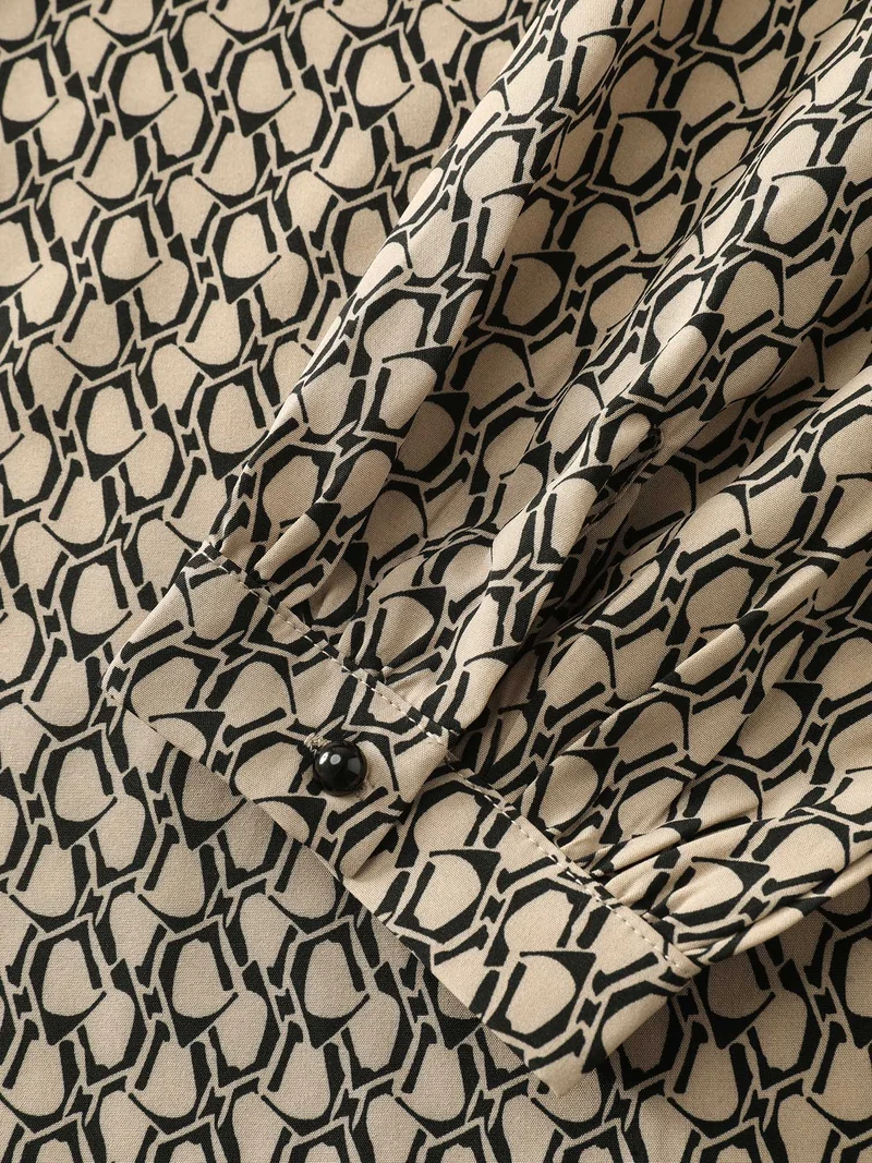 Retro Geometric Print Metallic Detail Blouse