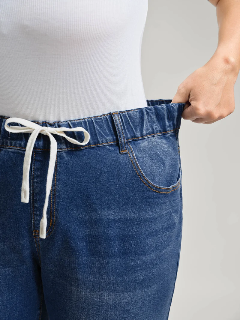 Classic Wash Stretchy Straight-Leg Jeans