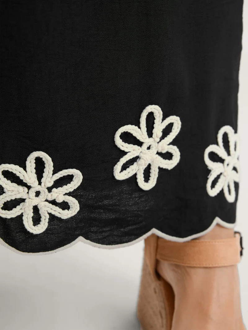 Floral Embroidered Hem Drawstring Pants