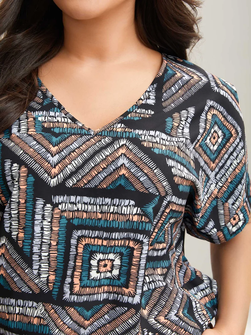 Geometric Print V-Neck Relaxed Fit Blouse