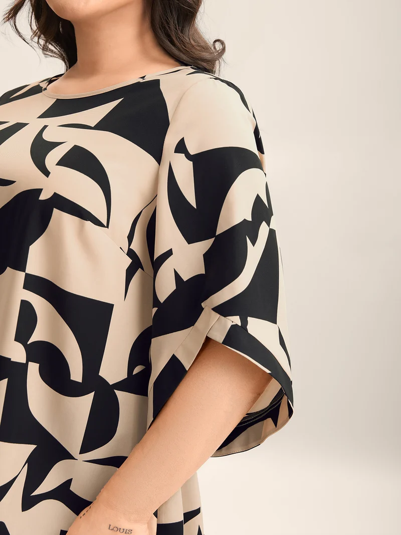 Geometric Pattern Tab Sleeve Flowy Blouse