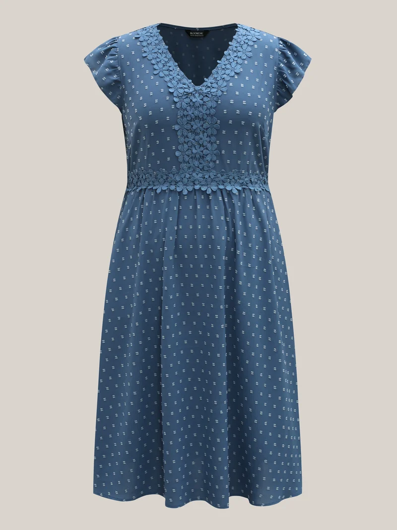 Lace Textured Spliced Pockets Midi Dress