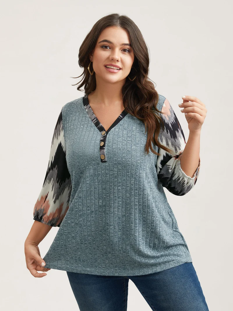 Textured Spliced V-Neck T-Shirt