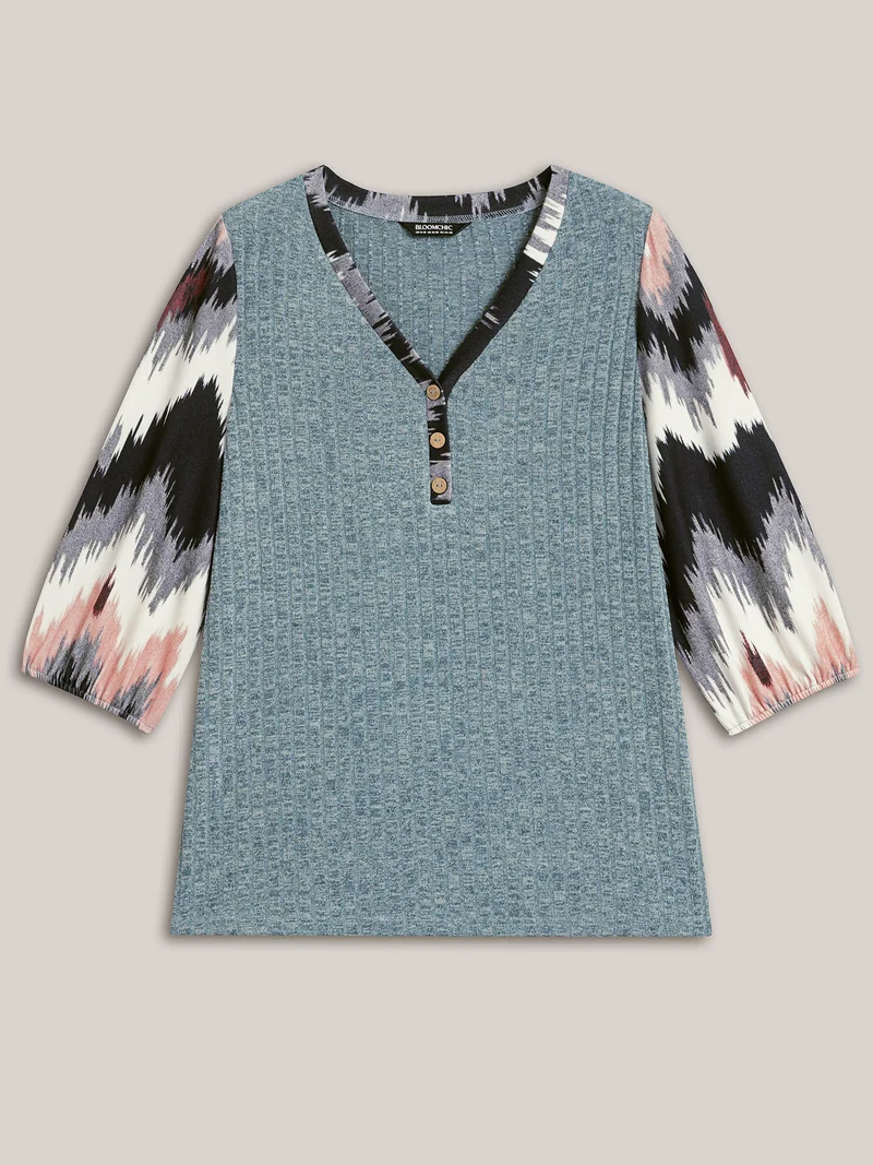 Textured Spliced V-Neck T-Shirt