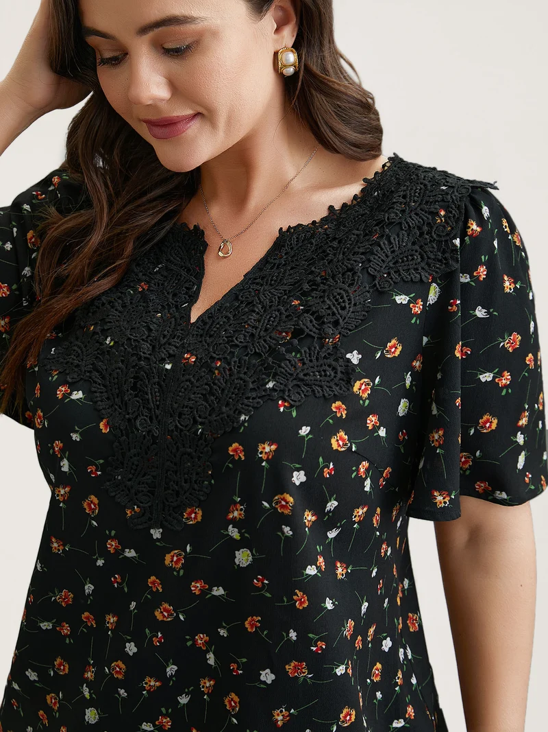 Lace Spliced Floral Print Notched Collar Blouse