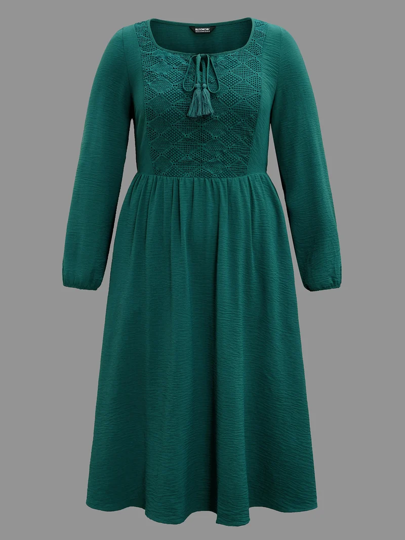 Lace Neck Detail Tassels Midi Dress