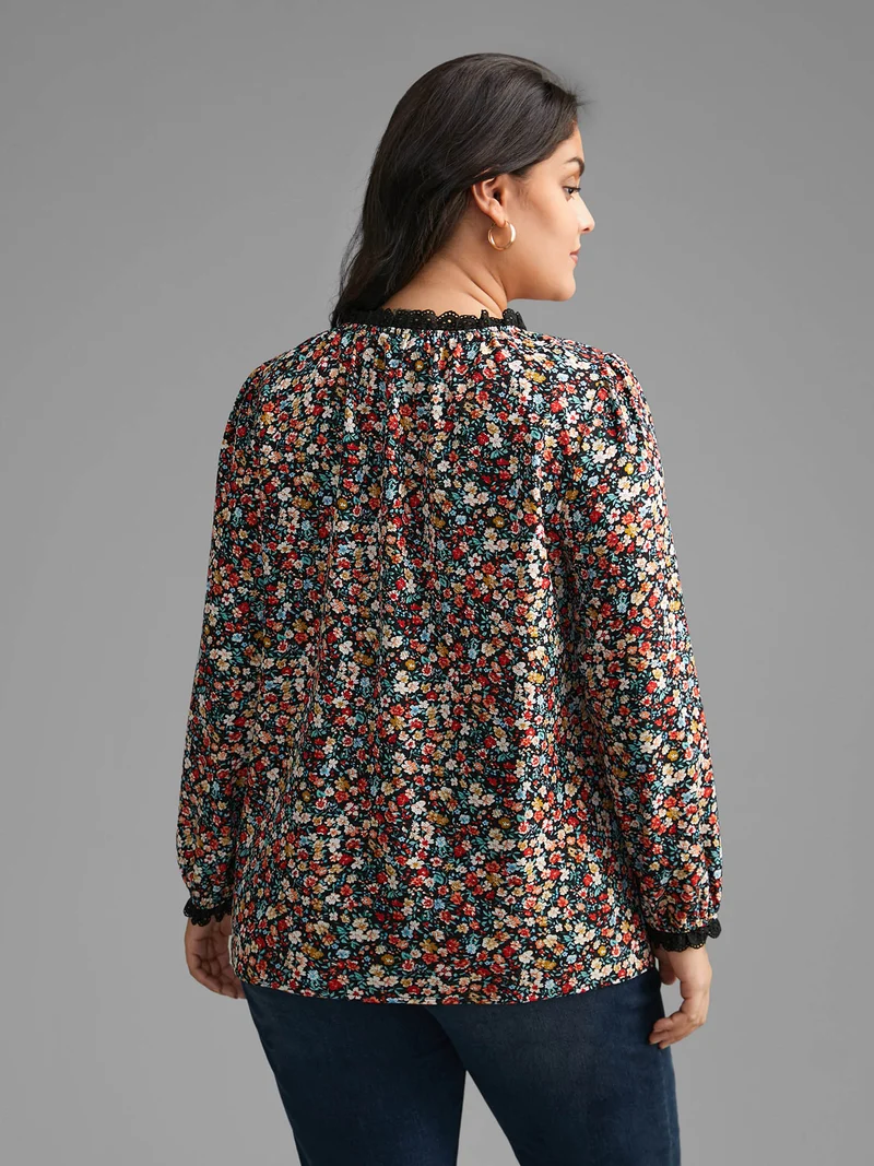 Ditsy Floral Lace Patchwork Slit Hem Blouse