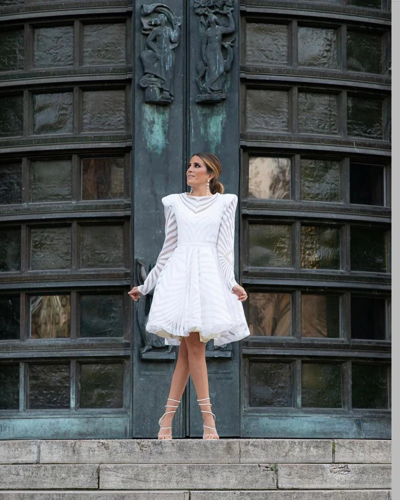 Vente Robe Minelli à sequins blanc