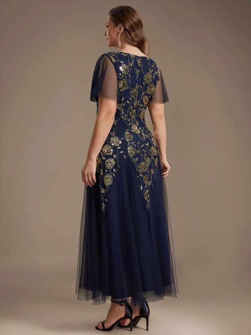 ever ORLA|Robe longue à manches courtes en sequins avec volants et décolleté en V
