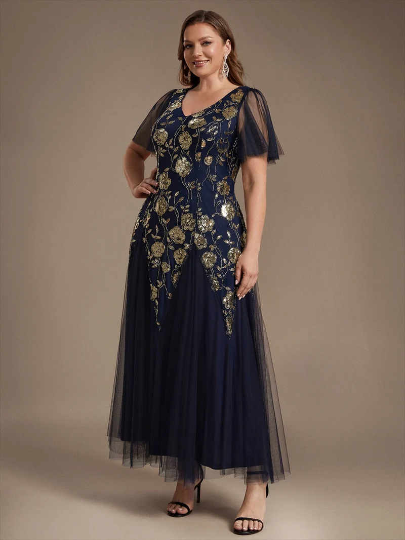 ever ORLA|Robe longue à manches courtes en sequins avec volants et décolleté en V