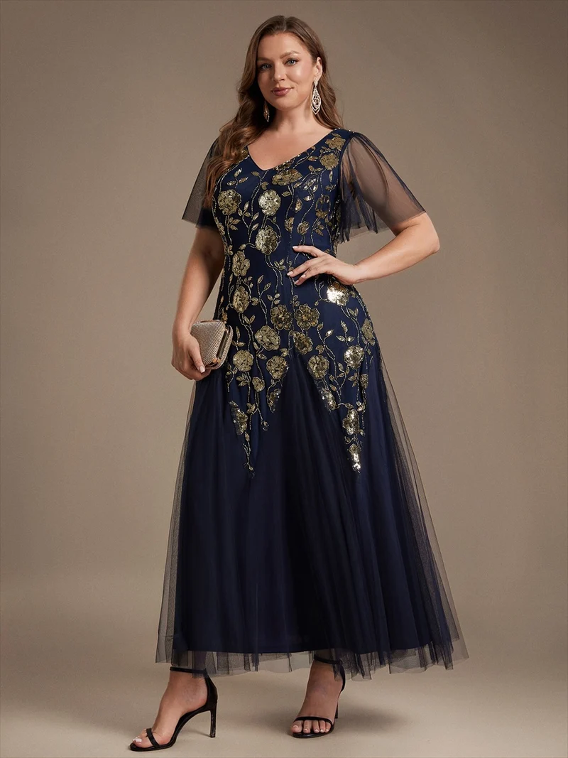 ever ORLA|Robe longue à manches courtes en sequins avec volants et décolleté en V
