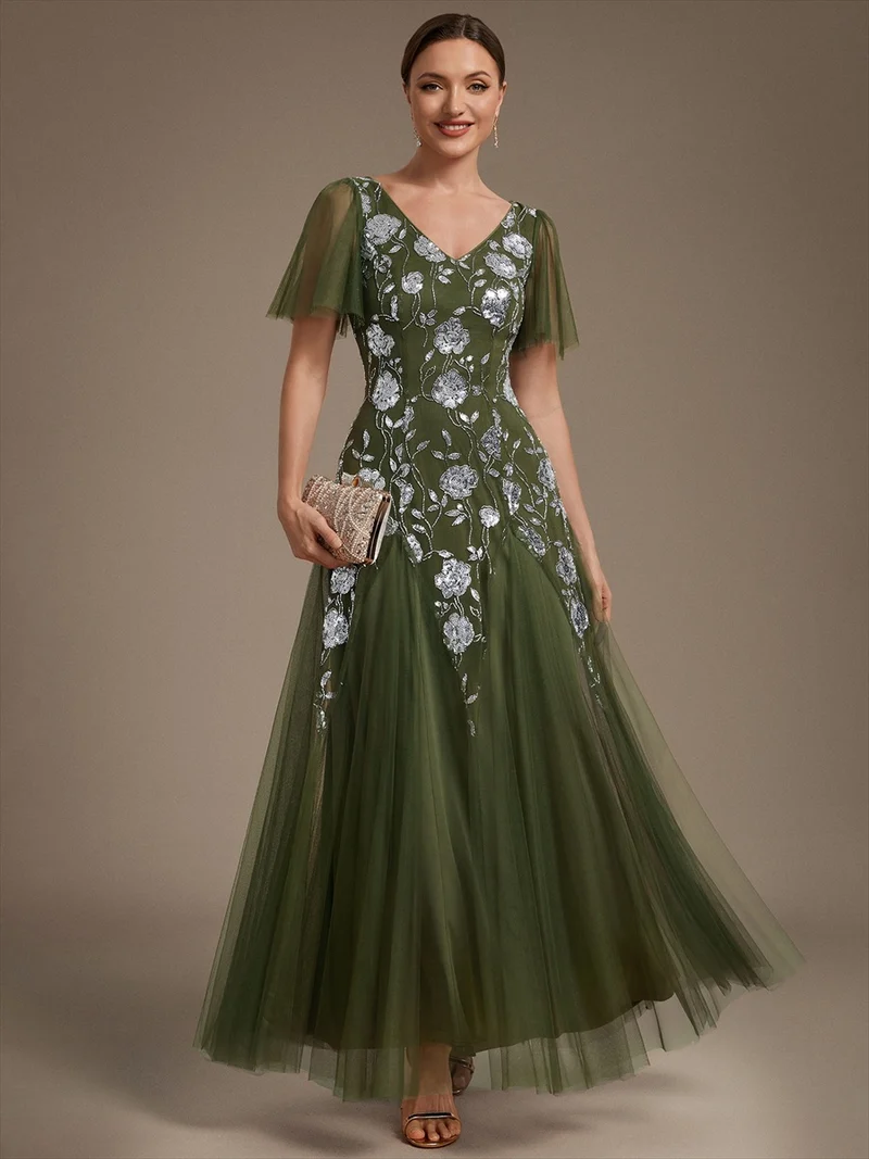 ever ORLA|Robe longue à manches courtes en sequins avec volants et décolleté en V