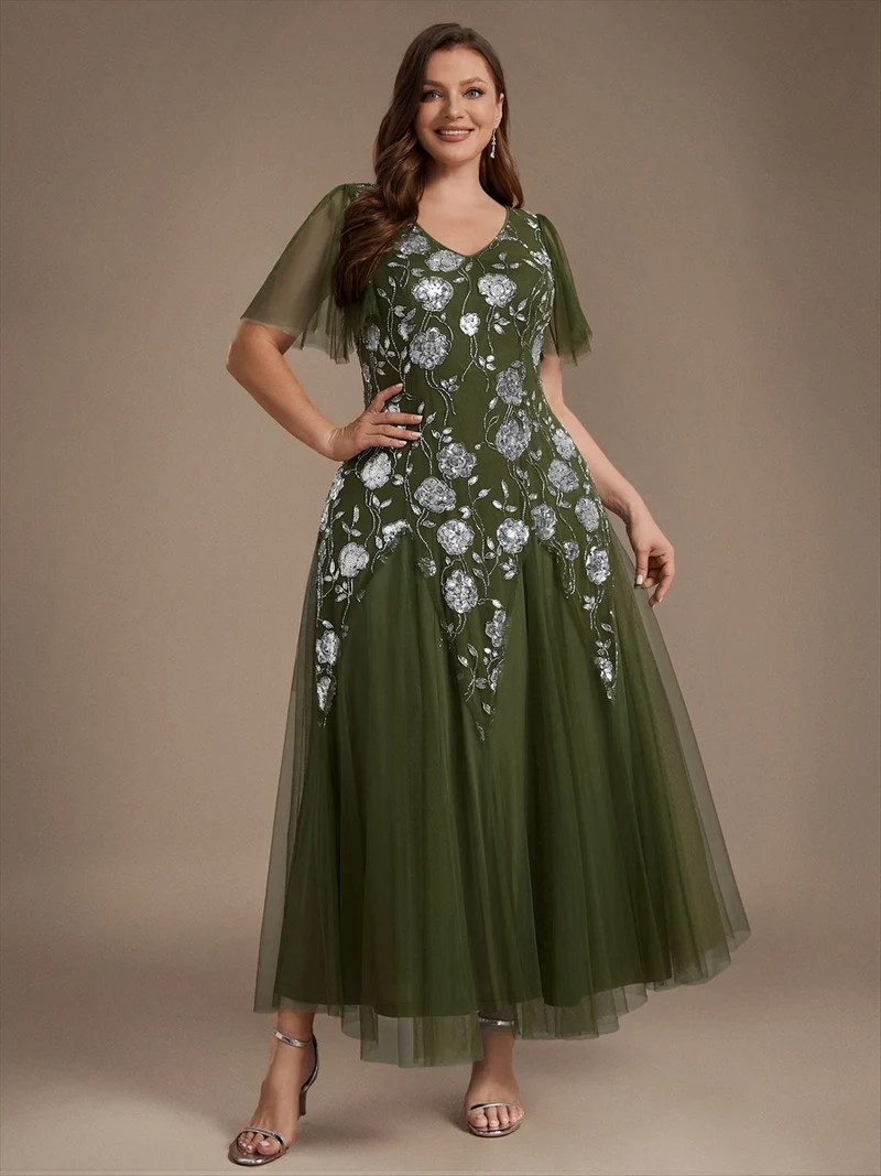 ever ORLA|Robe longue à manches courtes en sequins avec volants et décolleté en V