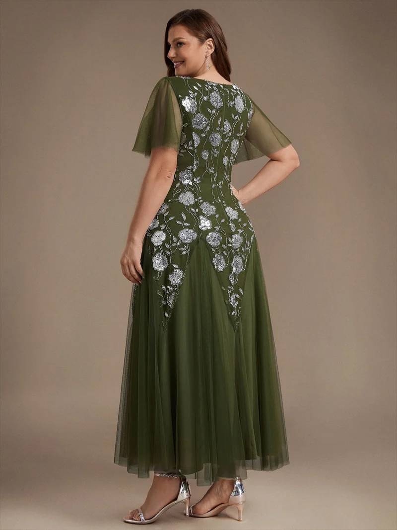 ever ORLA|Robe longue à manches courtes en sequins avec volants et décolleté en V