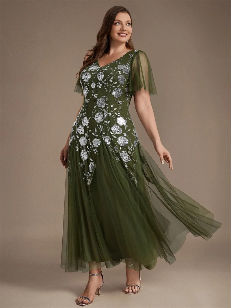 ever ORLA|Robe longue à manches courtes en sequins avec volants et décolleté en V