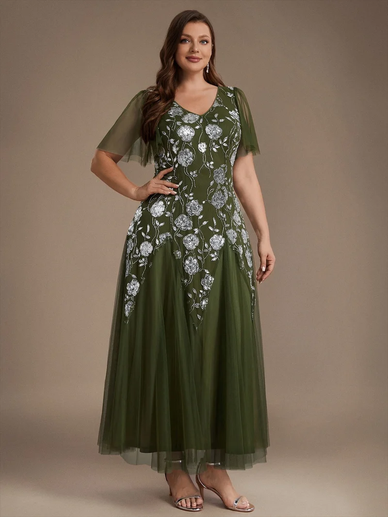 ever ORLA|Robe longue à manches courtes en sequins avec volants et décolleté en V