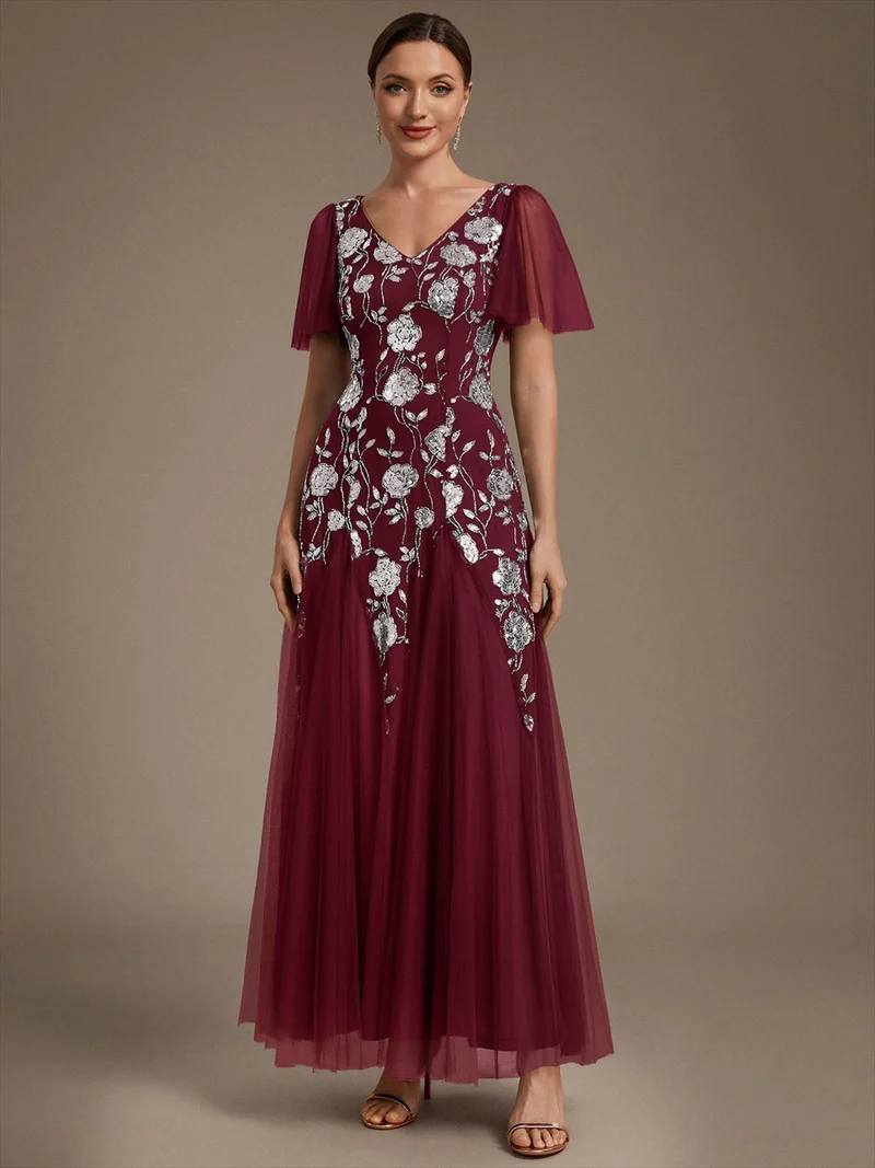ever ORLA|Robe longue à manches courtes en sequins avec volants et décolleté en V
