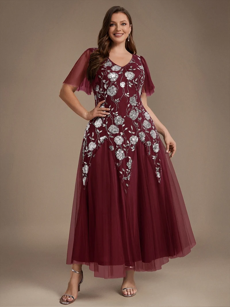 ever ORLA|Robe longue à manches courtes en sequins avec volants et décolleté en V