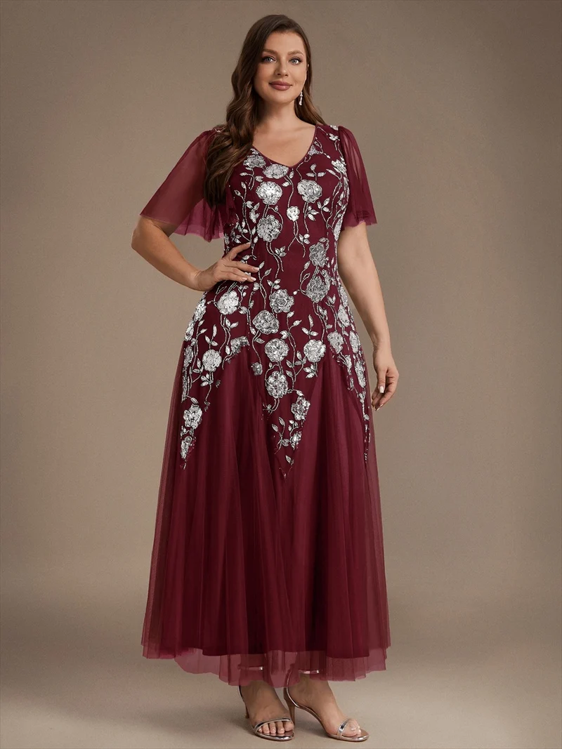 ever ORLA|Robe longue à manches courtes en sequins avec volants et décolleté en V