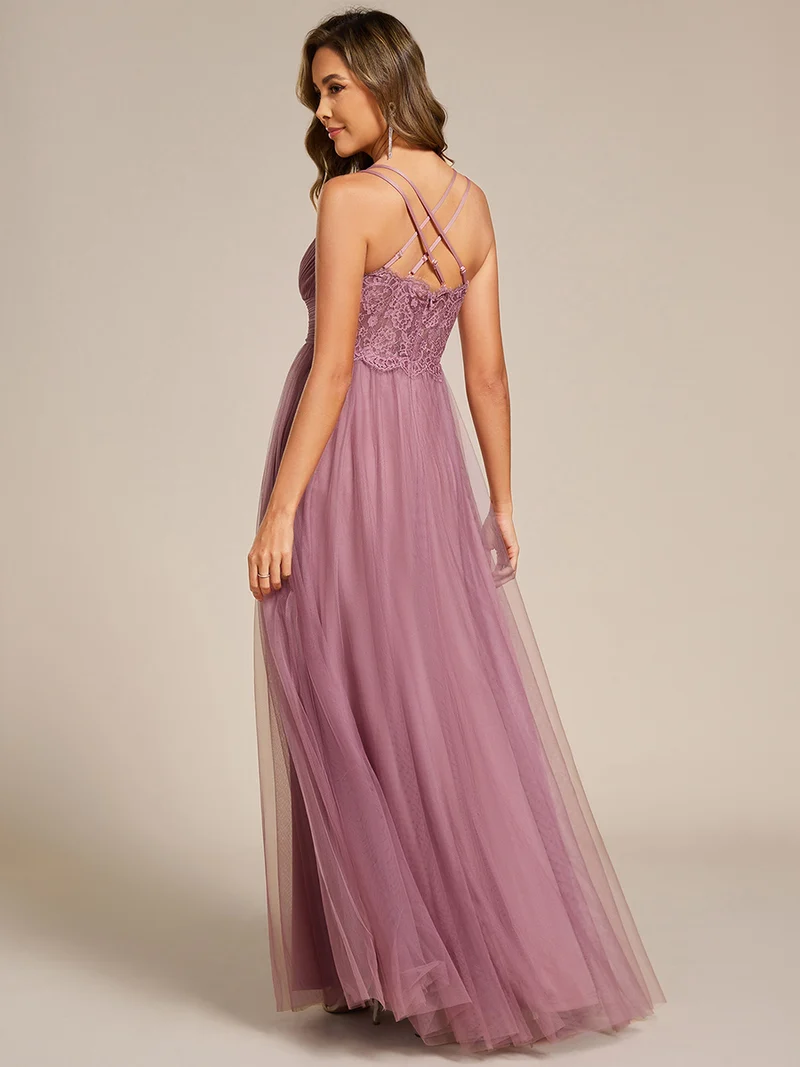 Robe longue sans manches à décolleté en V profond avec plissé et finition en dentelle à frange Robe de demoiselle d'honneur