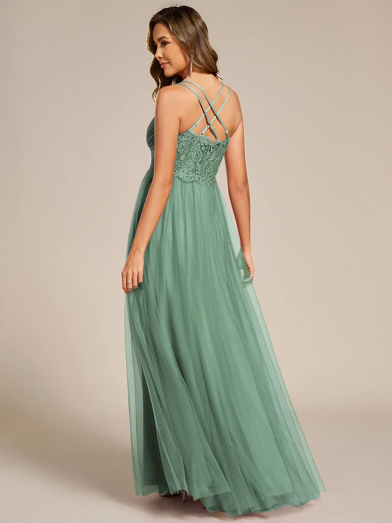 Robe longue sans manches à décolleté en V profond avec plissé et finition en dentelle à frange Robe de demoiselle d'honneur