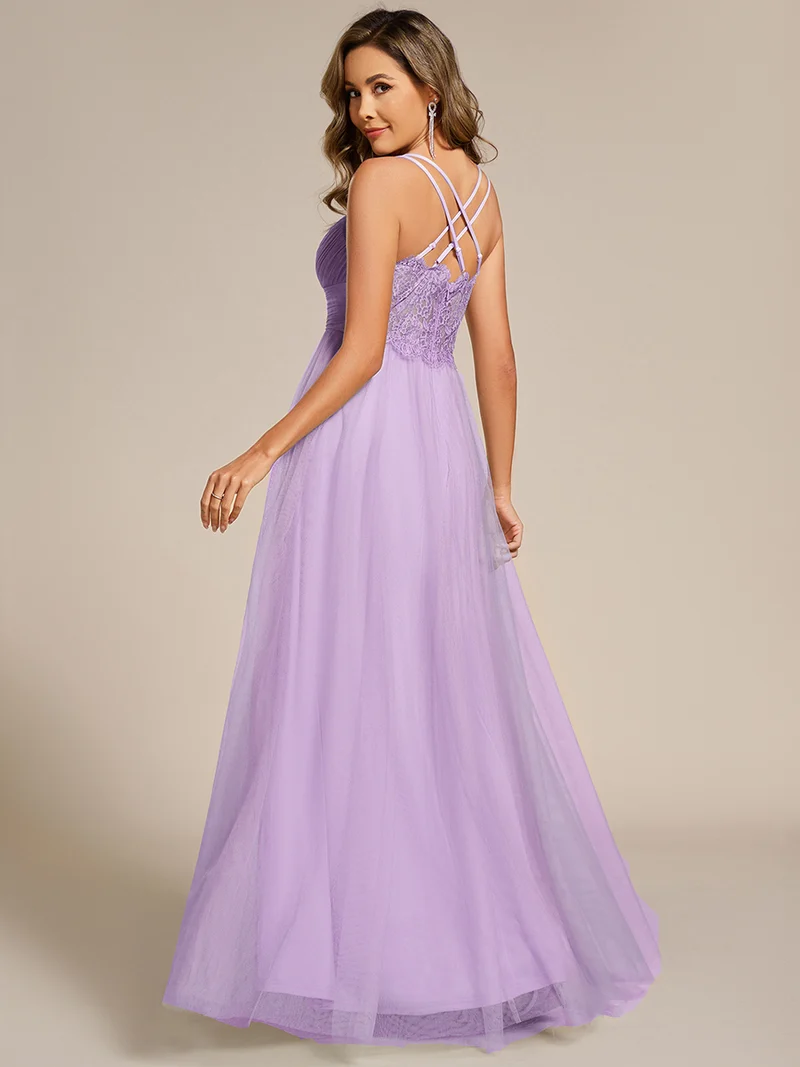Robe longue sans manches à décolleté en V profond avec plissé et finition en dentelle à frange Robe de demoiselle d'honneur