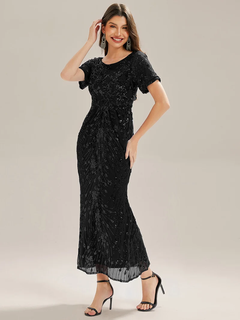 Robe de soirée chic sans bretelles en stretch haut avec détail froncé et col rond longueur midi