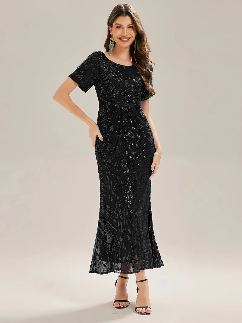Robe de soirée chic sans bretelles en stretch haut avec détail froncé et col rond longueur midi