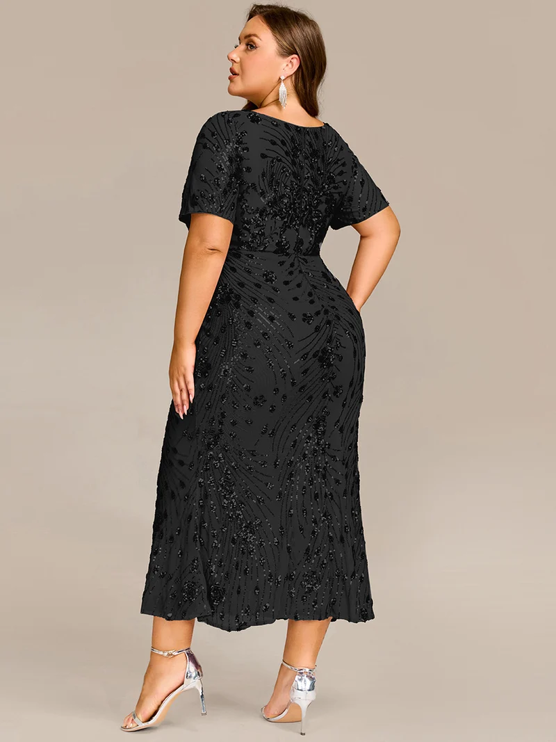 Robe de soirée chic sans bretelles en stretch haut avec détail froncé et col rond longueur midi