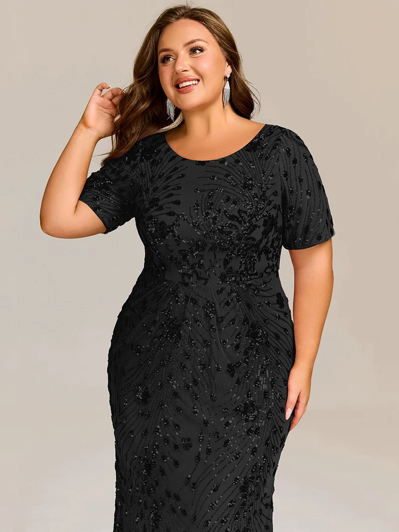 Robe de soirée chic sans bretelles en stretch haut avec détail froncé et col rond longueur midi