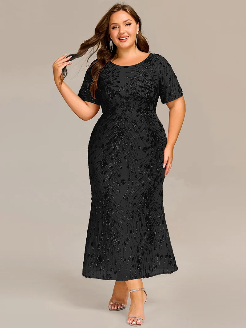 Robe de soirée chic sans bretelles en stretch haut avec détail froncé et col rond longueur midi
