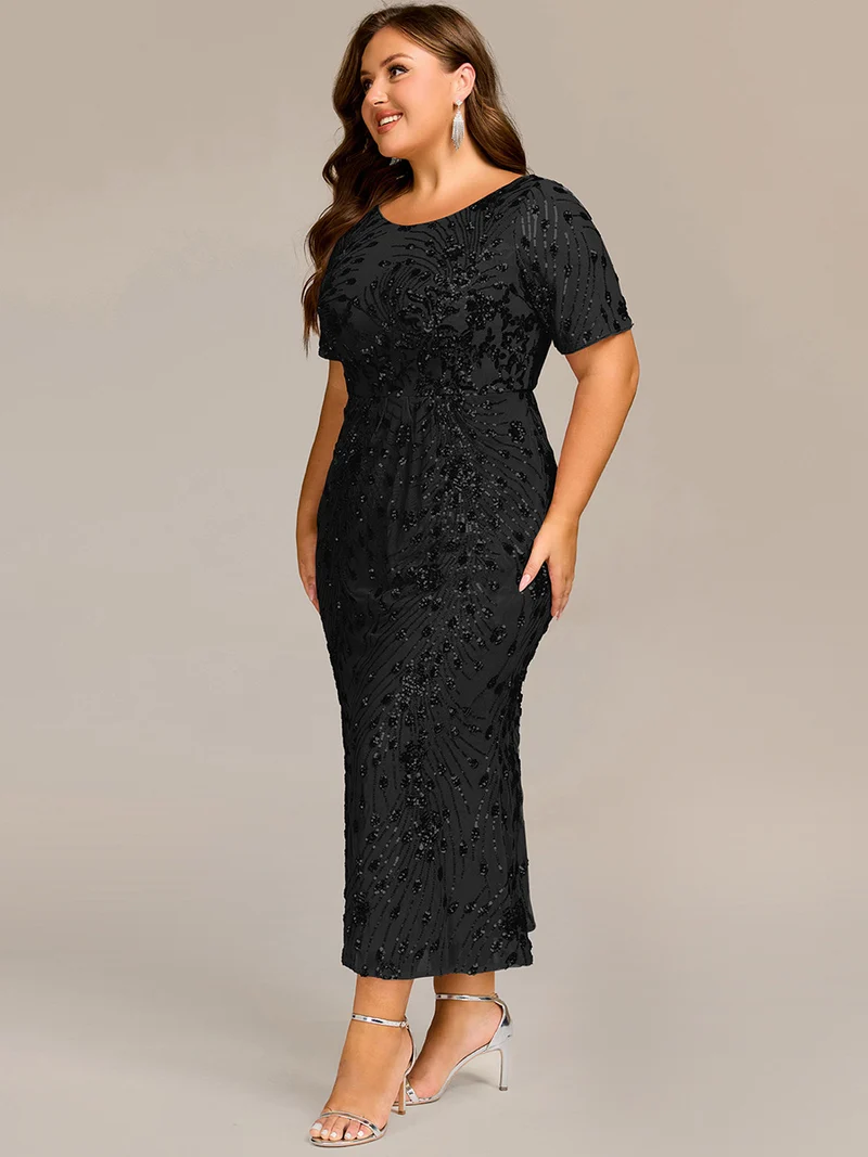 Robe de soirée chic sans bretelles en stretch haut avec détail froncé et col rond longueur midi