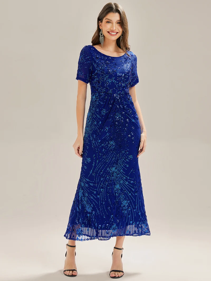 Robe de soirée chic sans bretelles en stretch haut avec détail froncé et col rond longueur midi