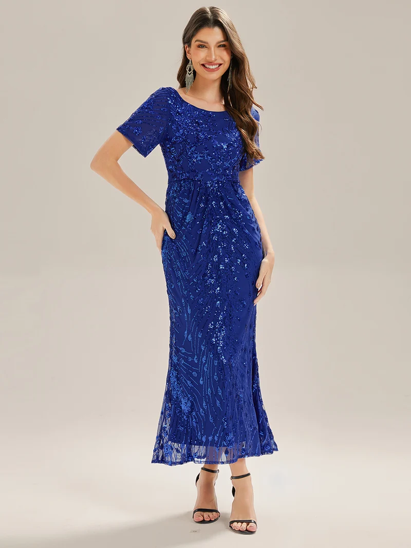 Robe de soirée chic sans bretelles en stretch haut avec détail froncé et col rond longueur midi