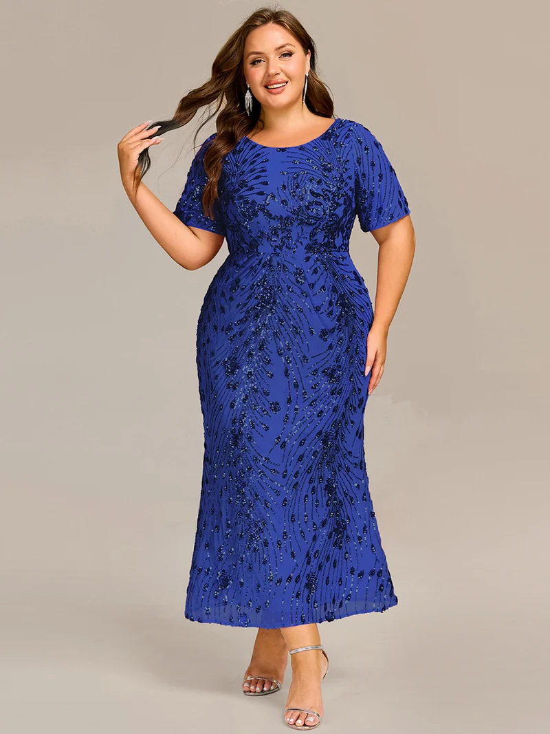 Robe de soirée chic sans bretelles en stretch haut avec détail froncé et col rond longueur midi