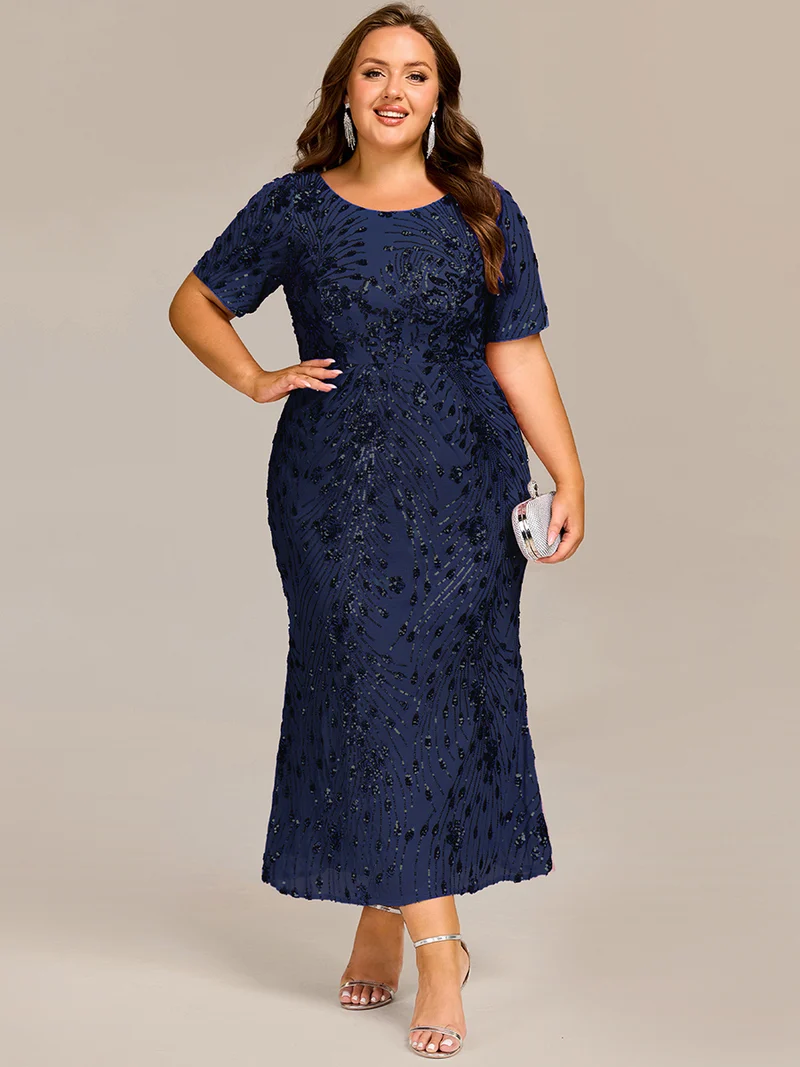 Robe de soirée chic sans bretelles en stretch haut avec détail froncé et col rond longueur midi