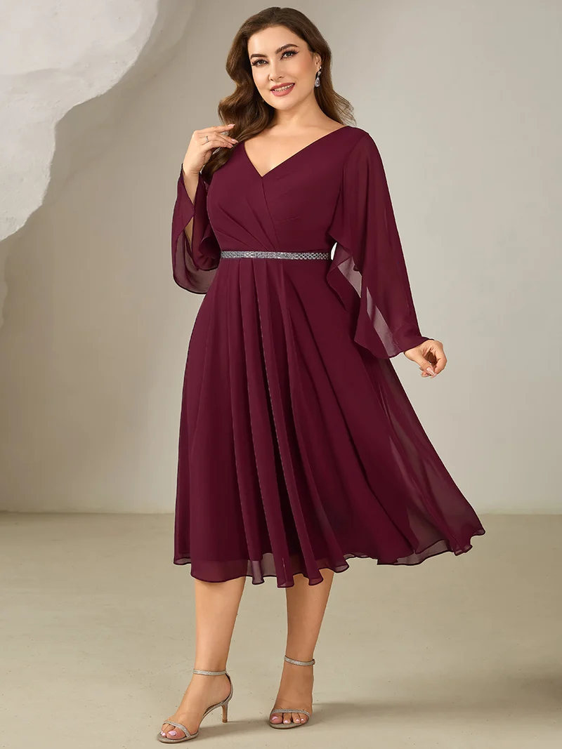 pretty WYNN|Robe midi A ligne à encolure en V profond à volants et manches trois quarts grande taille avec accent chaîne Robes d'invité de mariage
