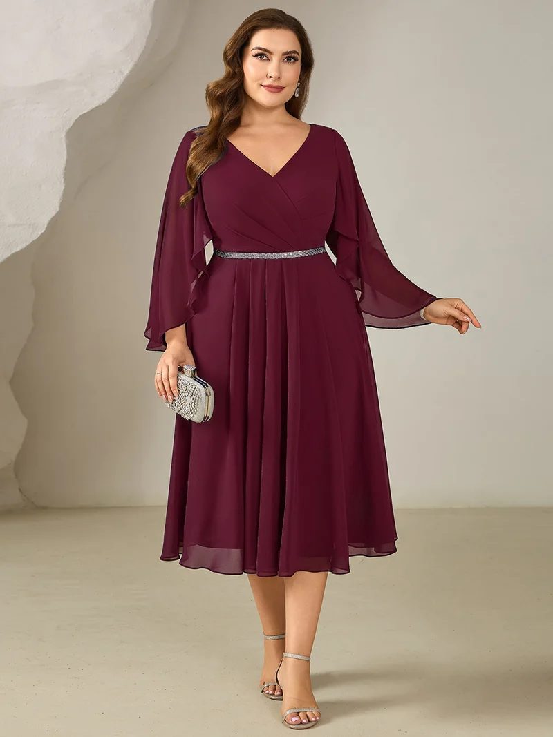 pretty WYNN|Robe midi A ligne à encolure en V profond à volants et manches trois quarts grande taille avec accent chaîne Robes d'invité de mariage