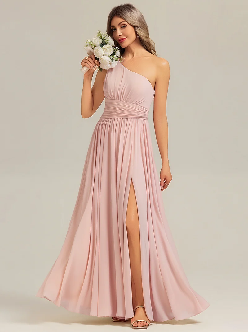 Robe de demoiselle d'honneur longue asymétrique sans manches plissée en A avec fente haute sur la cuisse